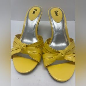 Fioni yellow size 10 Wide cute summer slip on heel